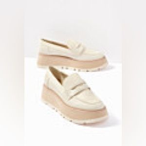 Dolce Vita “Tieko” iLoafer. Size 7. Color ivory.